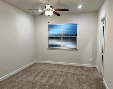 293 Ferndale Street - Photo Thumbnail 2