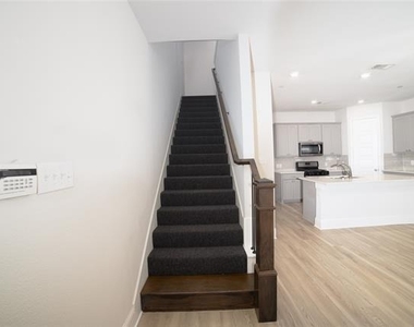 293 Ferndale Street - Photo Thumbnail 16