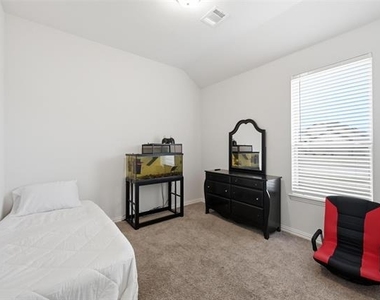 196 Lady Bird Drive - Photo Thumbnail 16