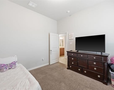 196 Lady Bird Drive - Photo Thumbnail 15
