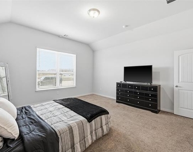 196 Lady Bird Drive - Photo Thumbnail 8
