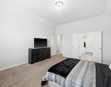 196 Lady Bird Drive - Photo Thumbnail 7