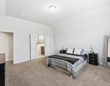 196 Lady Bird Drive - Photo Thumbnail 6