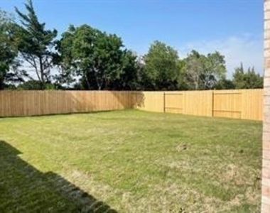 216 Savannah Way - Photo Thumbnail 10