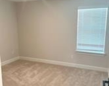 216 Savannah Way - Photo Thumbnail 7