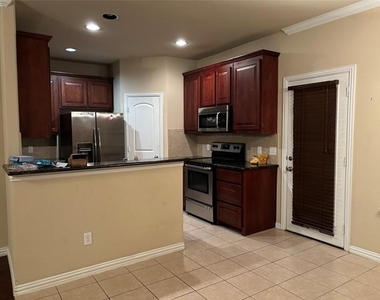 3736 Sicily Street - Photo Thumbnail 4