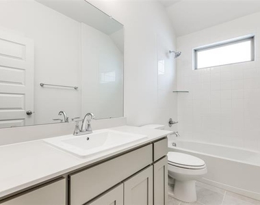 4923 Bellhurst Drive - Photo Thumbnail 20