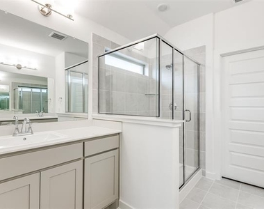 4923 Bellhurst Drive - Photo Thumbnail 16