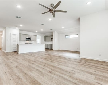 4923 Bellhurst Drive - Photo Thumbnail 11