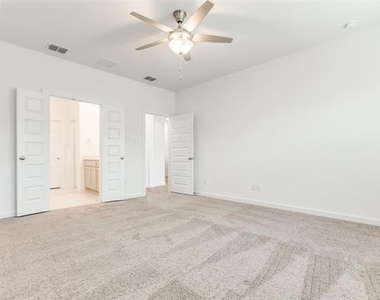 4923 Bellhurst Drive - Photo Thumbnail 15