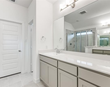 4923 Bellhurst Drive - Photo Thumbnail 17
