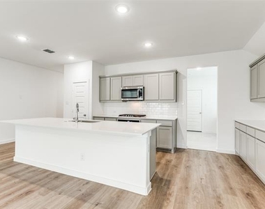 4923 Bellhurst Drive - Photo Thumbnail 5
