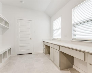 4923 Bellhurst Drive - Photo Thumbnail 13