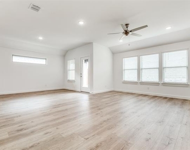 4923 Bellhurst Drive - Photo Thumbnail 8