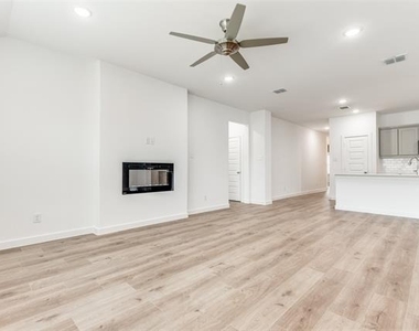 4923 Bellhurst Drive - Photo Thumbnail 10