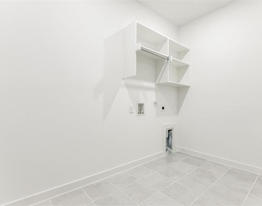 4923 Bellhurst Drive - Photo Thumbnail 21