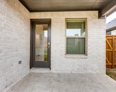 4923 Bellhurst Drive - Photo Thumbnail 23