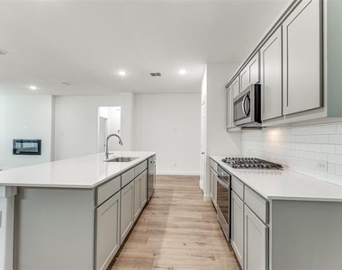4923 Bellhurst Drive - Photo Thumbnail 6