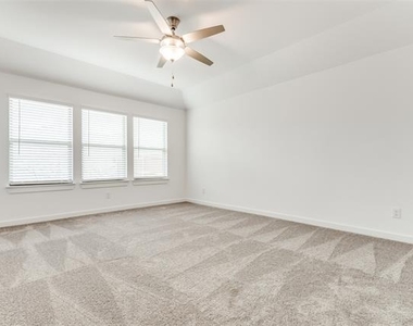 4923 Bellhurst Drive - Photo Thumbnail 14