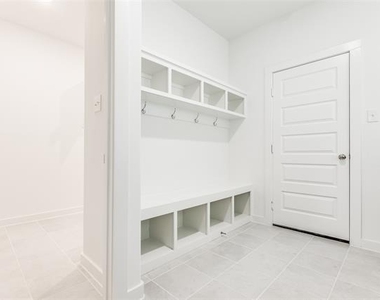 4923 Bellhurst Drive - Photo Thumbnail 22