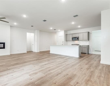 4923 Bellhurst Drive - Photo Thumbnail 9