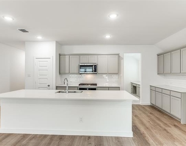 4923 Bellhurst Drive - Photo Thumbnail 7