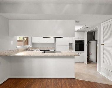 376 Westview Terrace - Photo Thumbnail 13