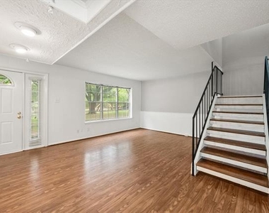 376 Westview Terrace - Photo Thumbnail 8