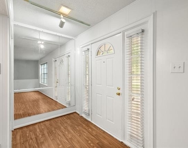 376 Westview Terrace - Photo Thumbnail 3