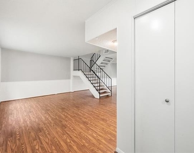 376 Westview Terrace - Photo Thumbnail 4