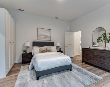 323 S Montclair Avenue - Photo Thumbnail 14