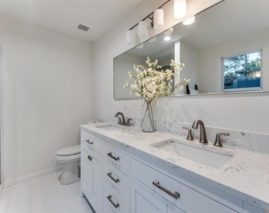323 S Montclair Avenue - Photo Thumbnail 11