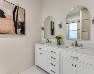 323 S Montclair Avenue - Photo Thumbnail 12