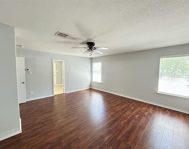8008 Hidden Oaks Drive - Photo Thumbnail 6