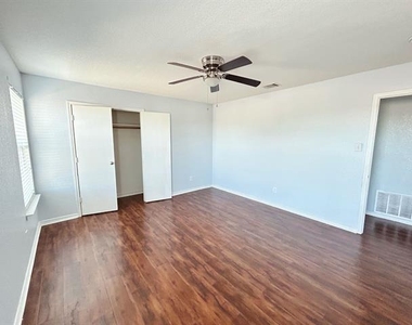 8008 Hidden Oaks Drive - Photo Thumbnail 12