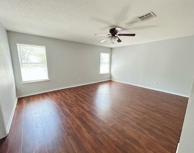 8008 Hidden Oaks Drive - Photo Thumbnail 9