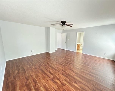 8008 Hidden Oaks Drive - Photo Thumbnail 7
