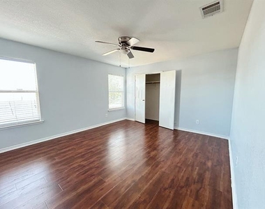 8008 Hidden Oaks Drive - Photo Thumbnail 14