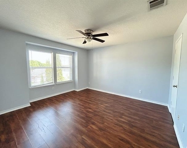 8008 Hidden Oaks Drive - Photo Thumbnail 13