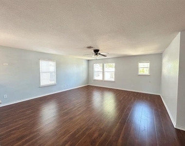 8008 Hidden Oaks Drive - Photo Thumbnail 5