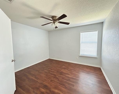 8008 Hidden Oaks Drive - Photo Thumbnail 16