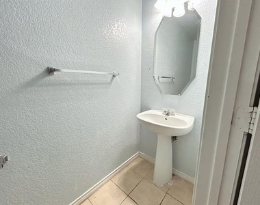 8008 Hidden Oaks Drive - Photo Thumbnail 15