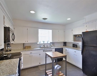 2132 Sylvan Drive - Photo Thumbnail 10