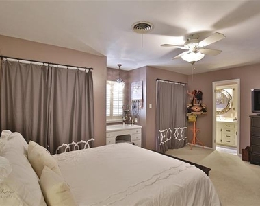 2132 Sylvan Drive - Photo Thumbnail 15