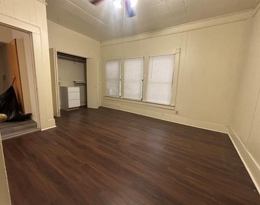 376 W Walters Street - Photo Thumbnail 7