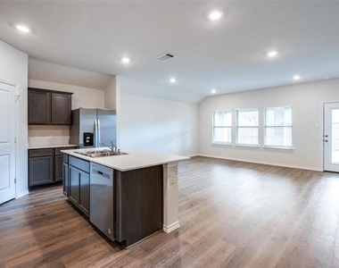 1819 Pecan Valley Drive - Photo Thumbnail 7