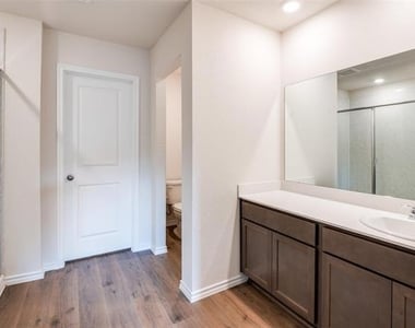 1819 Pecan Valley Drive - Photo Thumbnail 5