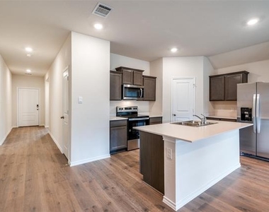 1819 Pecan Valley Drive - Photo Thumbnail 8