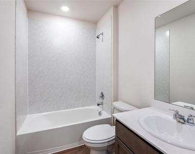 1819 Pecan Valley Drive - Photo Thumbnail 11