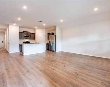 1819 Pecan Valley Drive - Photo Thumbnail 2